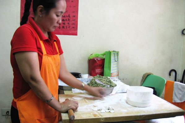 Chef at work making dumplings in Binondo's Dong Bei Dumpling, Philippines. Image © Mike Aquino.