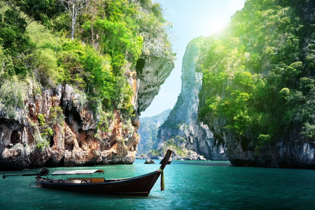 Railay Beach, Krabi / ESB Professional / ID: 125319602 / Shutterstock